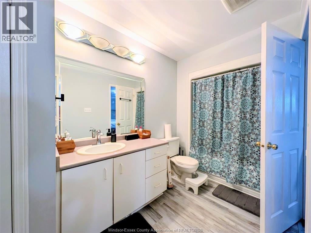 1414 Mickaila Crescent, Tecumseh, ON - Indoor Photo Showing Bathroom