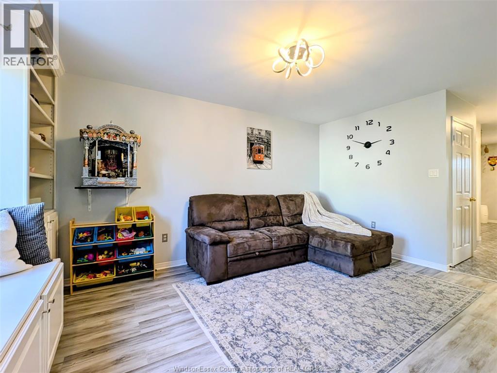 1414 Mickaila Crescent, Tecumseh, ON - Indoor Photo Showing Living Room