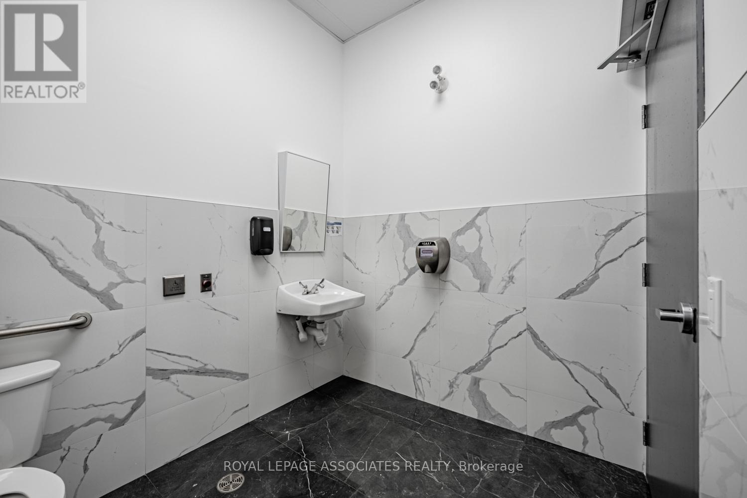 B - 205 Queen Street E, Brampton, ON