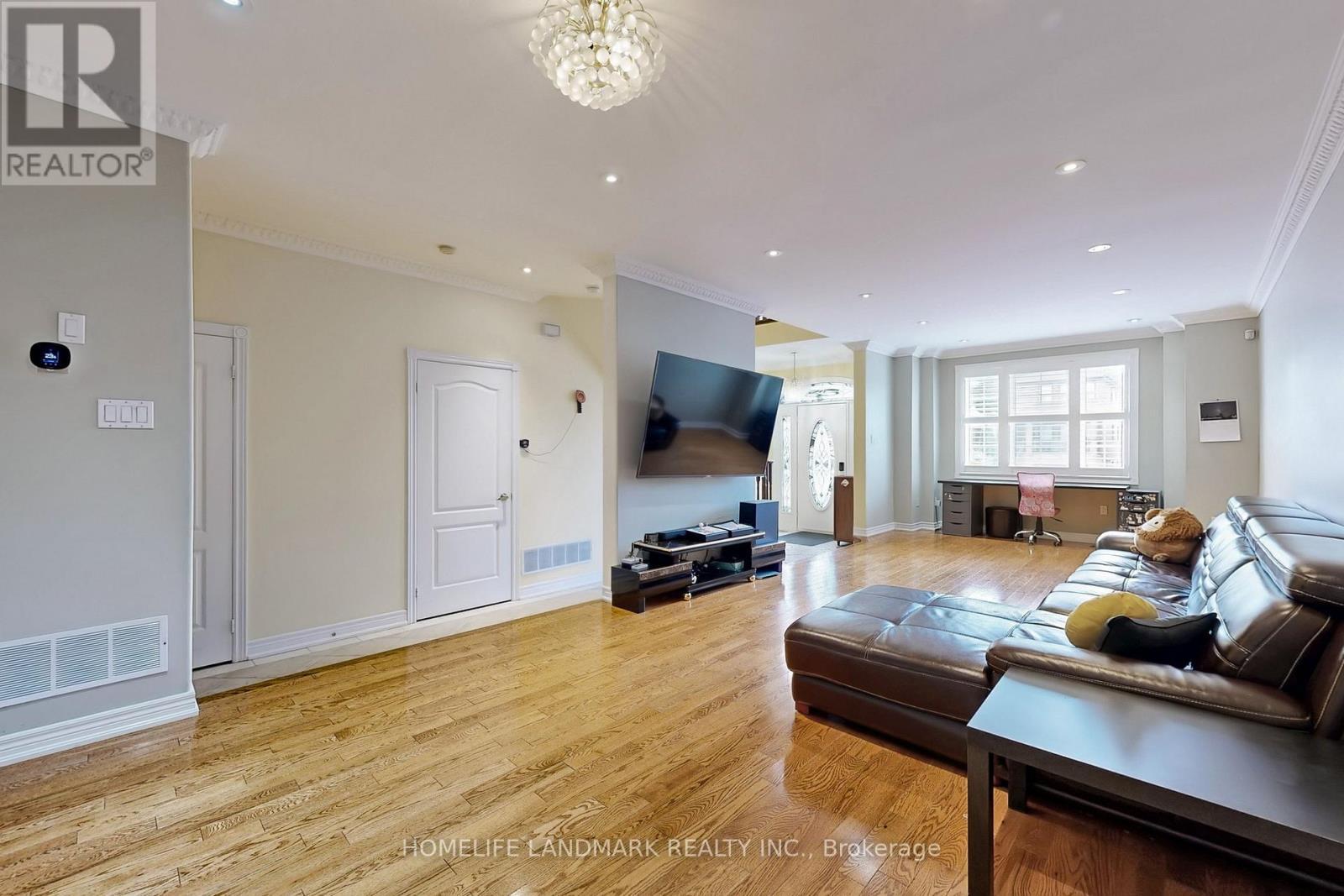 72 Branstone Road, Toronto, ON - Indoor Photo Showing Living Room