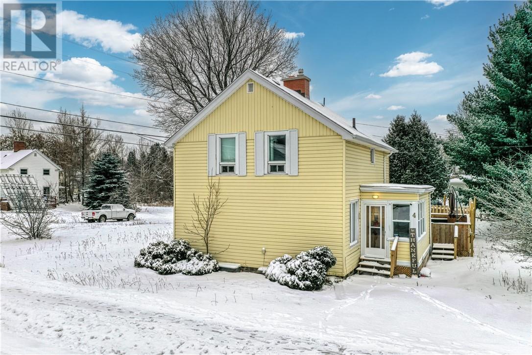 4 Balsam Street, Copper Cliff, ON - Outdoor