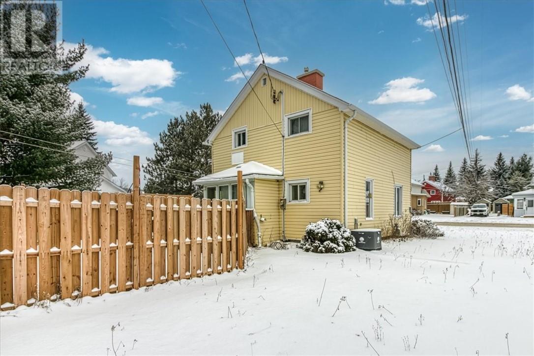 4 Balsam Street, Copper Cliff, ON - Outdoor