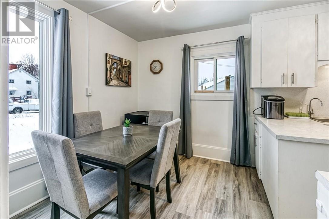 4 Balsam Street, Copper Cliff, ON - Indoor Photo Showing Dining Room