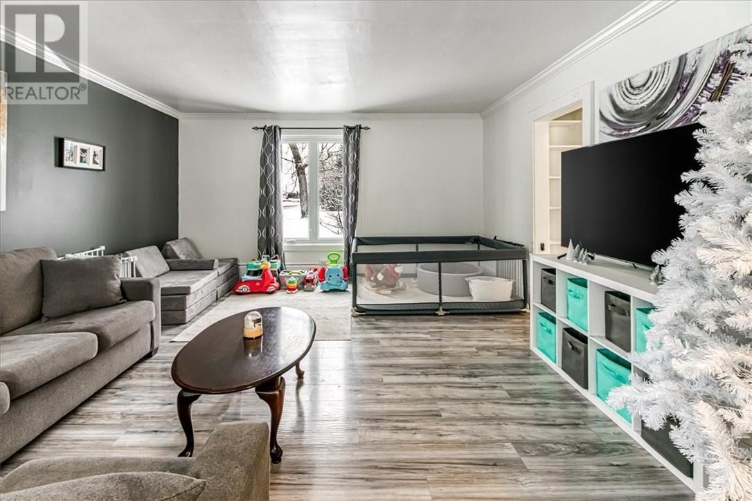 4 Balsam Street, Copper Cliff, ON - Indoor