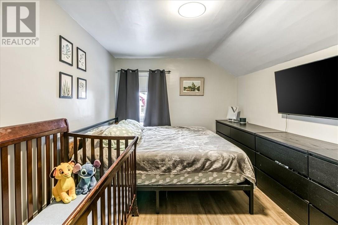 4 Balsam Street, Copper Cliff, ON - Indoor Photo Showing Bedroom