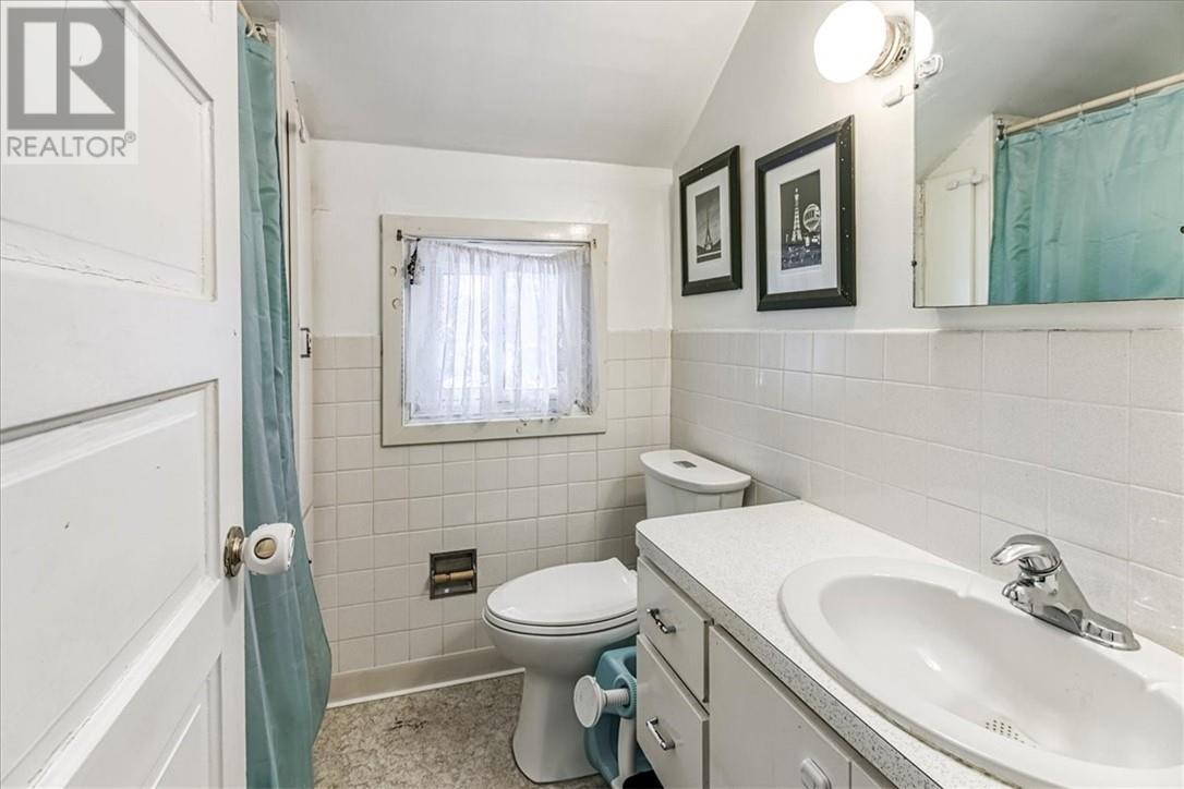 4 Balsam Street, Copper Cliff, ON - Indoor Photo Showing Bathroom
