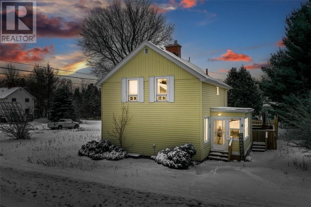 4 Balsam Street, Copper Cliff, ON - Outdoor