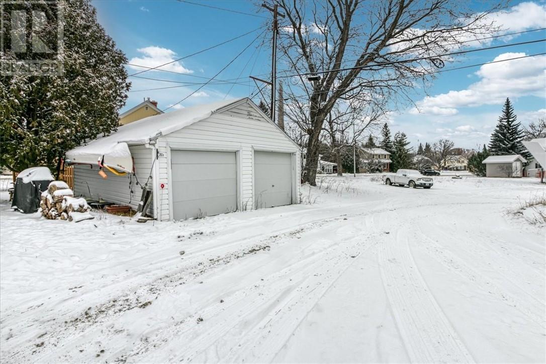 4 Balsam Street, Copper Cliff, ON - Outdoor