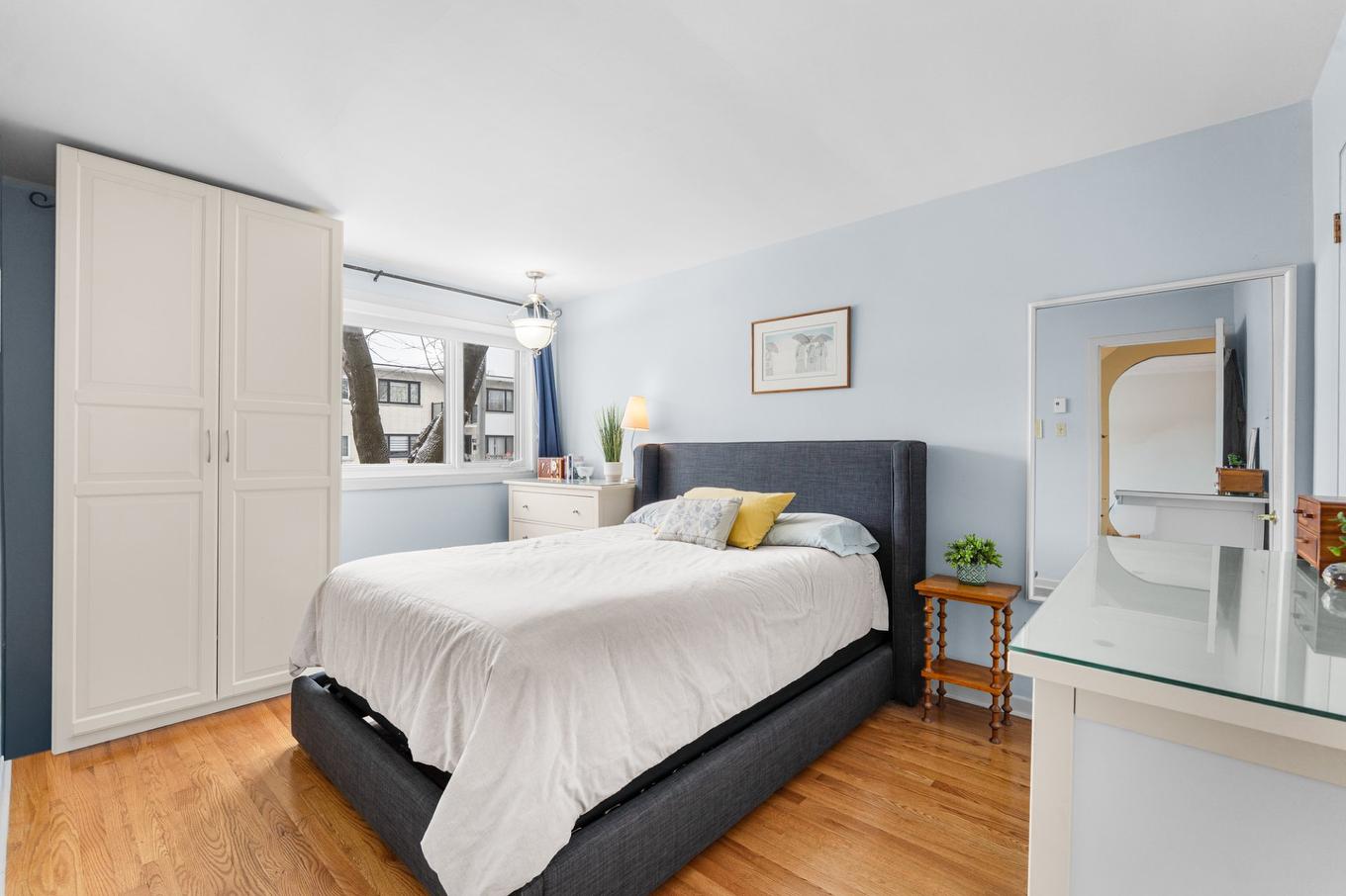 Primary bedroom - 6250 - 6254 Av. De La Mayenne, Montréal (Anjou), QC - Indoor Photo Showing Bedroom