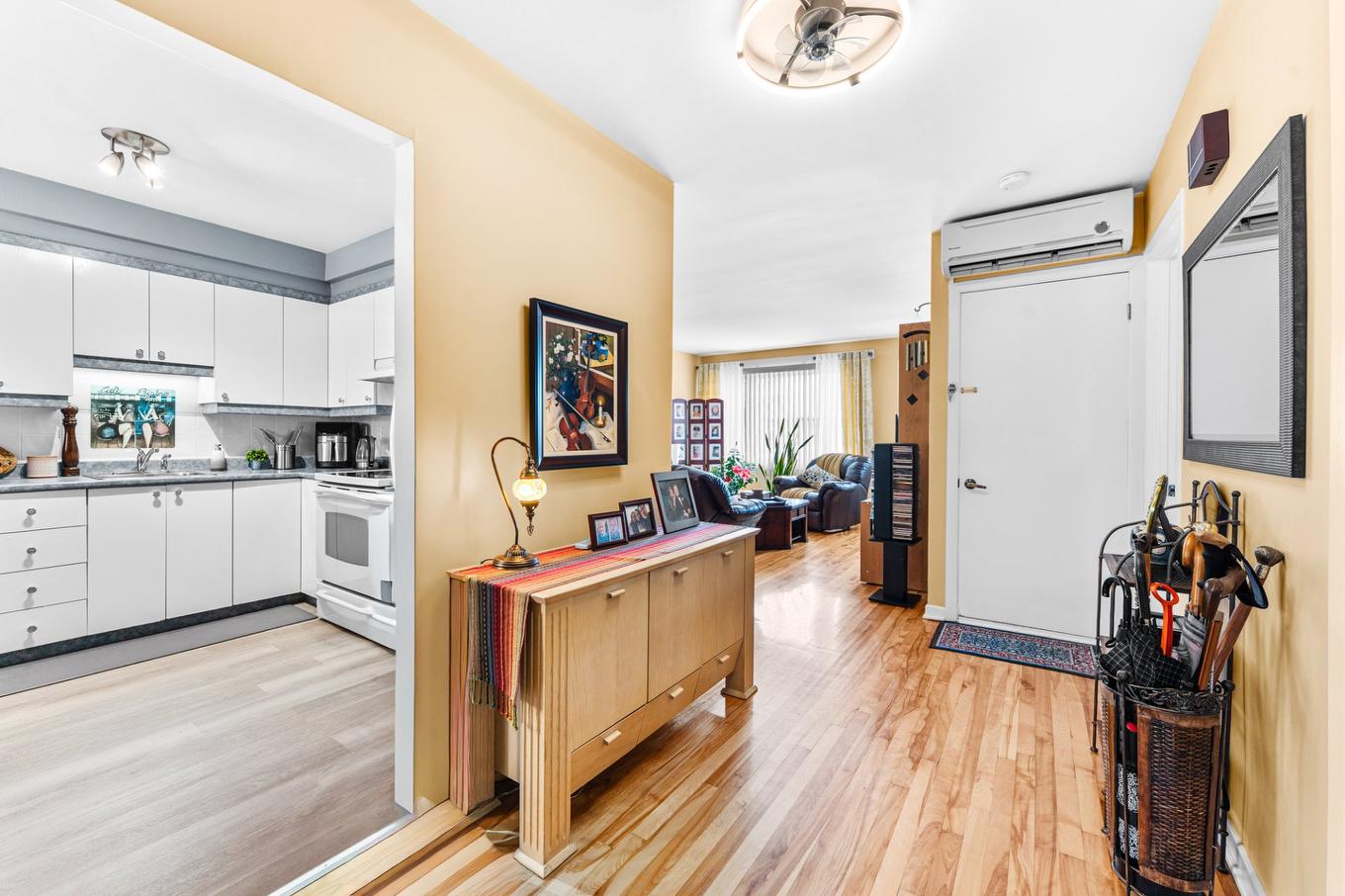 Hall - 6250 - 6254 Av. De La Mayenne, Montréal (Anjou), QC - Indoor Photo Showing Kitchen