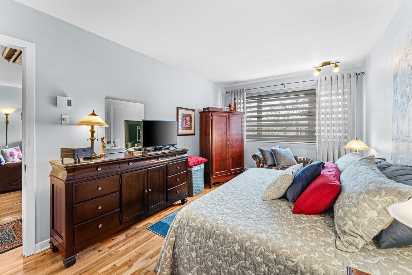 Primary bedroom - 6250 - 6254 Av. De La Mayenne, Montréal (Anjou), QC - Indoor Photo Showing Bedroom