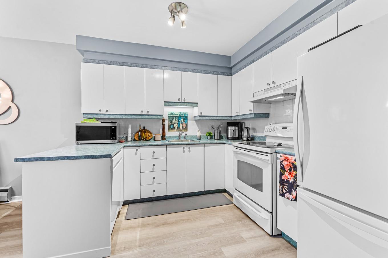 Kitchen - 6250 - 6254 Av. De La Mayenne, Montréal (Anjou), QC - Indoor Photo Showing Kitchen