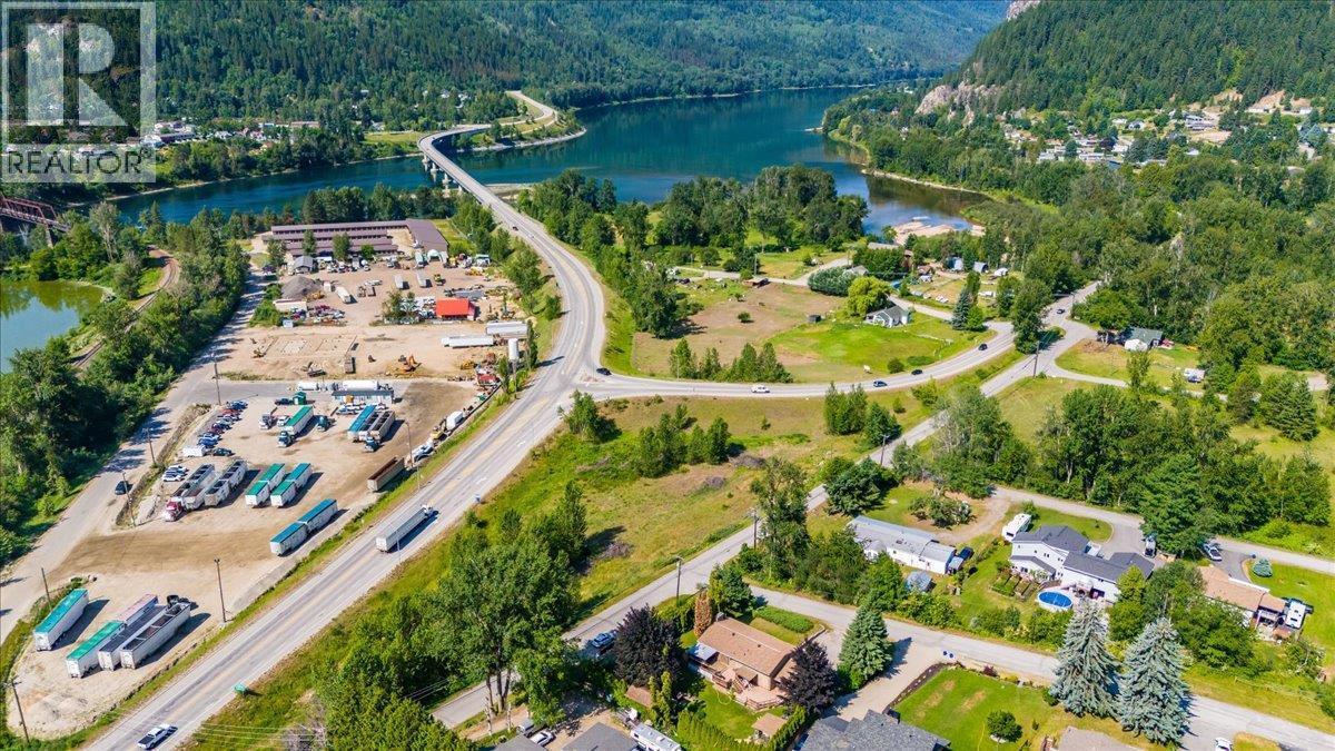 2170 Bayview Road, Castlegar, BC