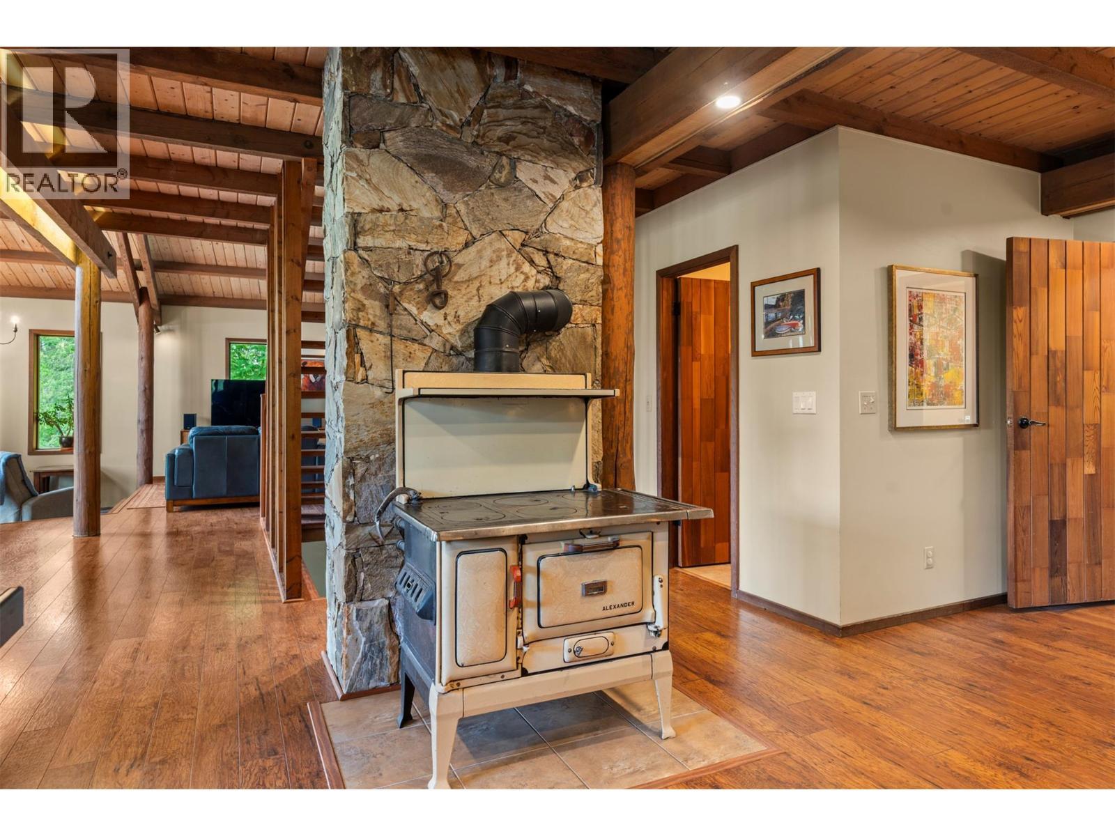 1099 Enderby Mabel Lake Road, Enderby, BC - Indoor