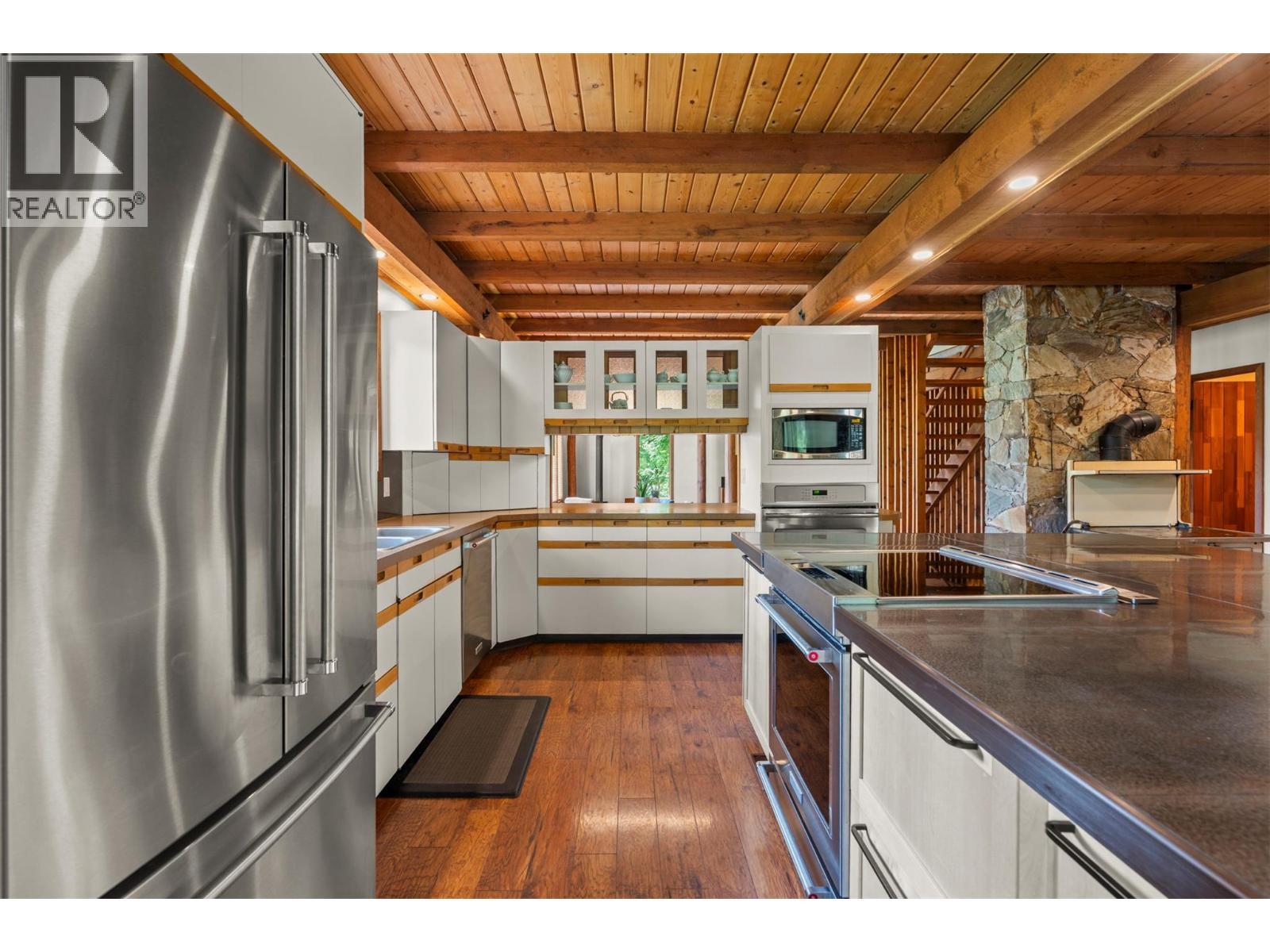 1099 Enderby Mabel Lake Road, Enderby, BC - Indoor Photo Showing Kitchen With Upgraded Kitchen