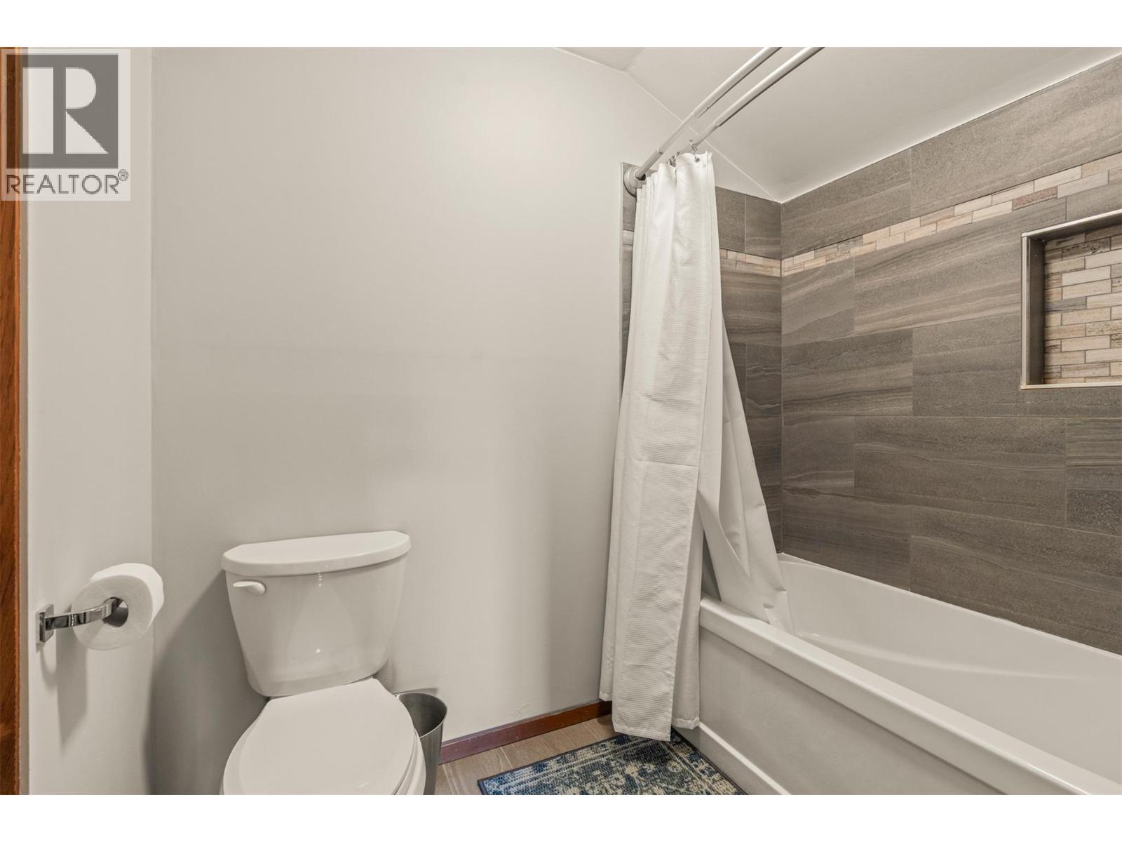 1099 Enderby Mabel Lake Road, Enderby, BC - Indoor Photo Showing Bathroom