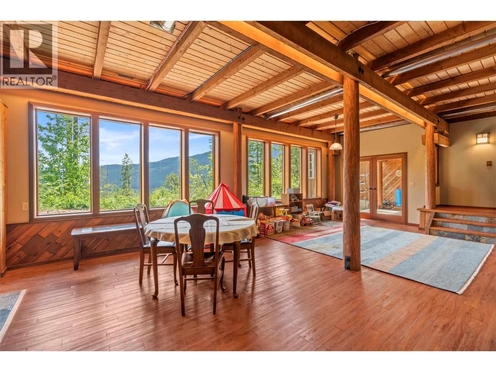 1099 Enderby Mabel Lake Road, Enderby, BC - Indoor Photo Showing Dining Room