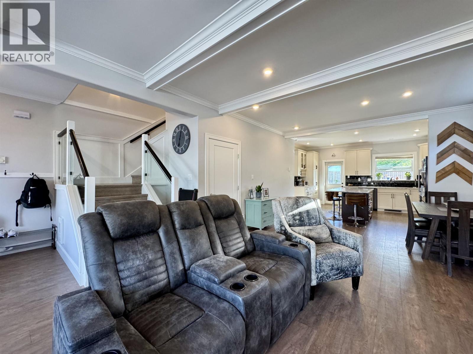 1005 Edward Avenue, Prince Rupert, BC - Indoor Photo Showing Living Room