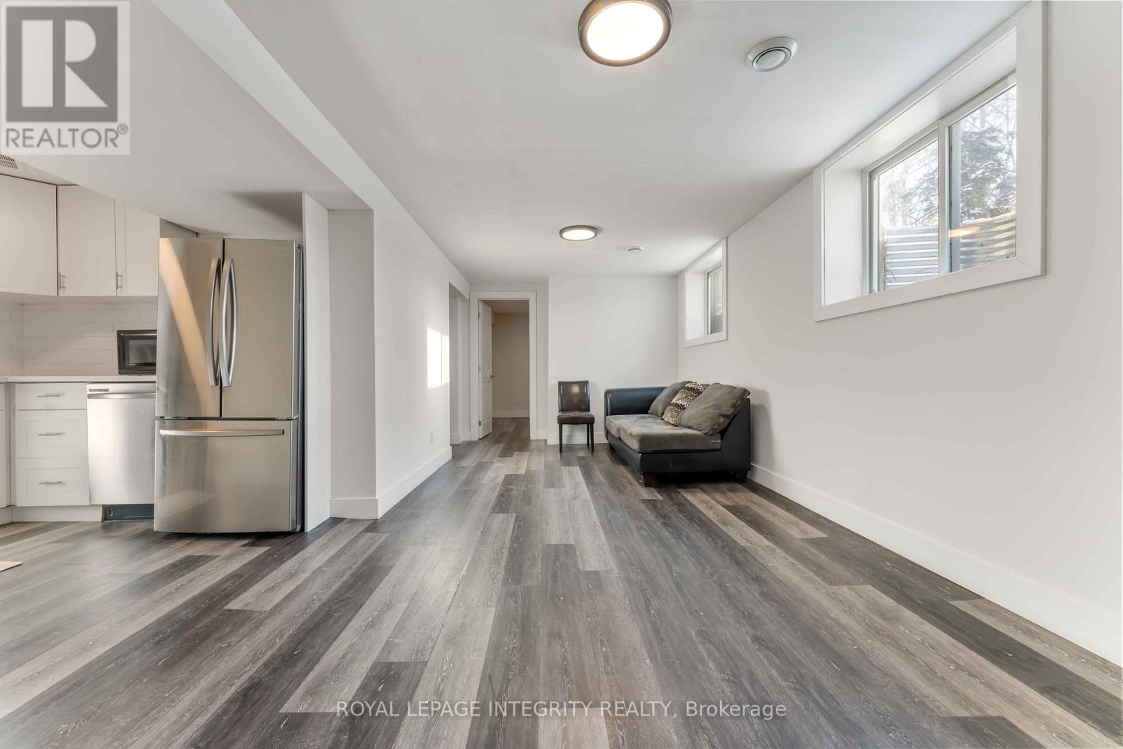 B - 35 Sherry Lane, Ottawa, ON - Indoor