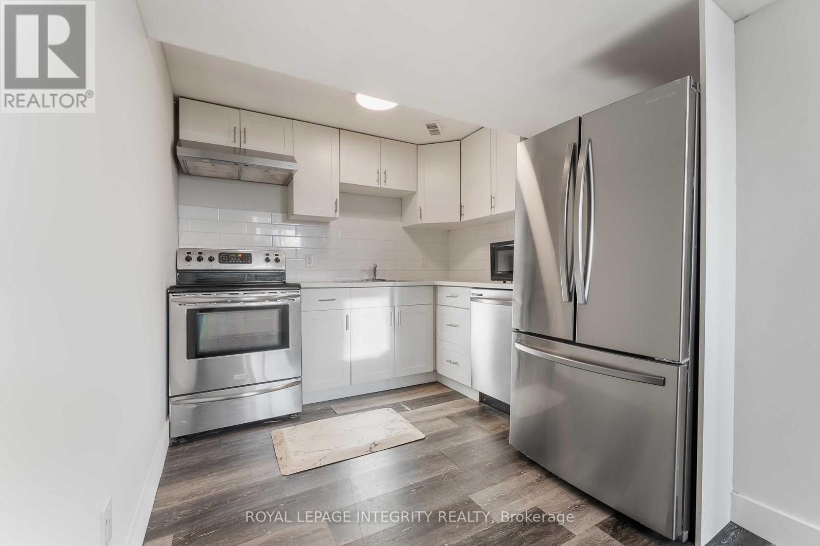 B - 35 Sherry Lane, Ottawa, ON - Indoor Photo Showing Kitchen