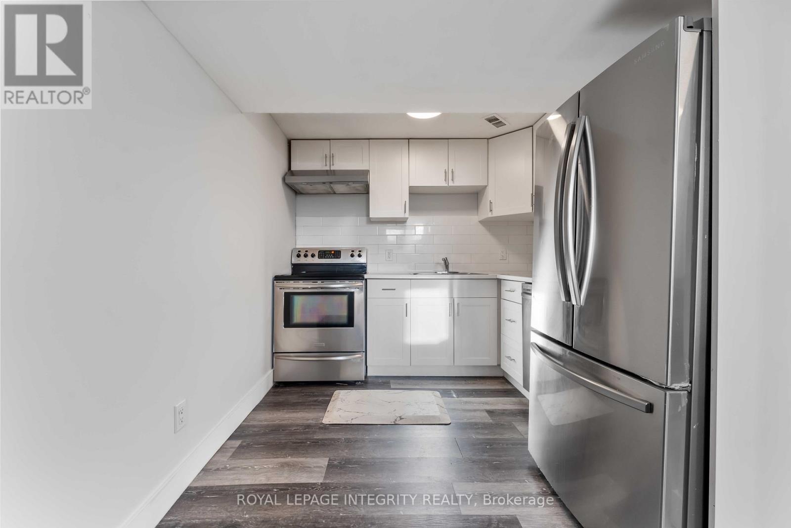 B - 35 Sherry Lane, Ottawa, ON - Indoor Photo Showing Kitchen