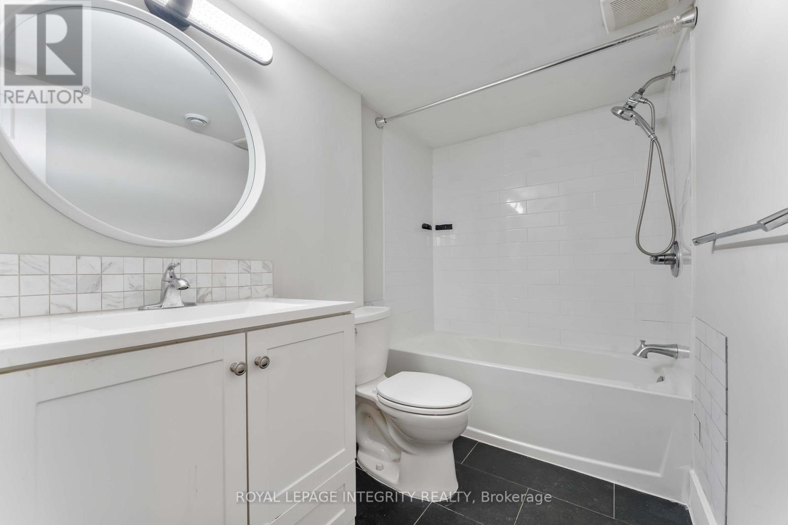 B - 35 Sherry Lane, Ottawa, ON - Indoor Photo Showing Bathroom