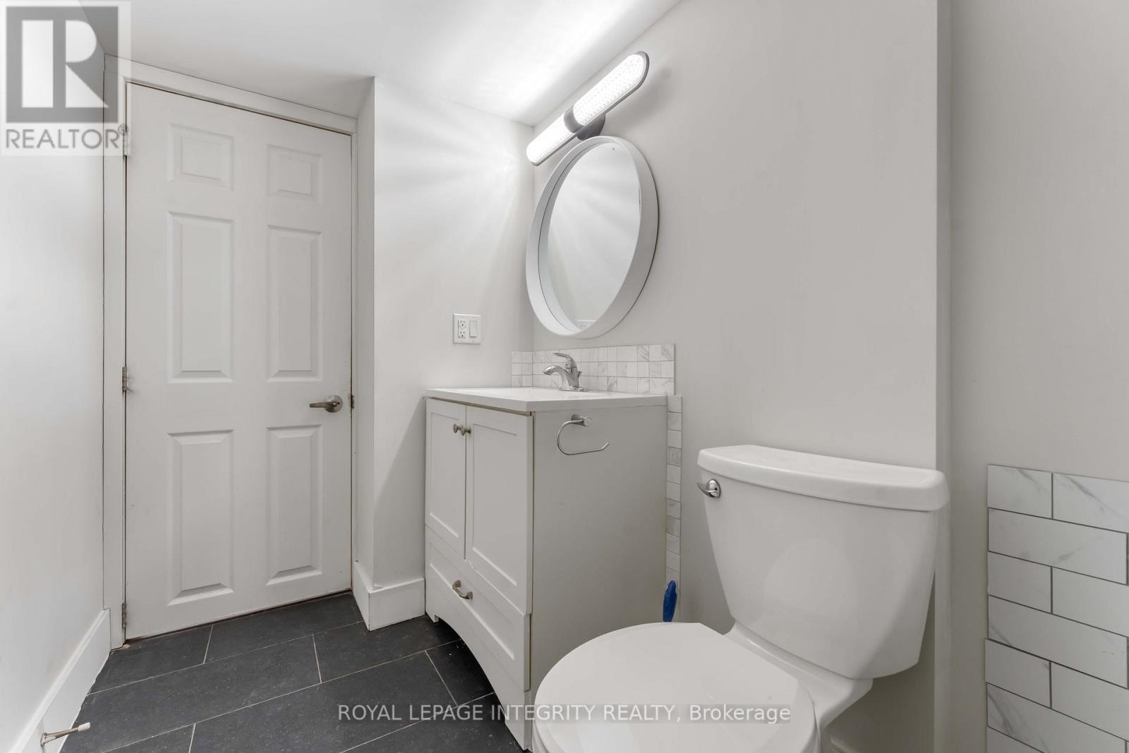 B - 35 Sherry Lane, Ottawa, ON - Indoor Photo Showing Bathroom