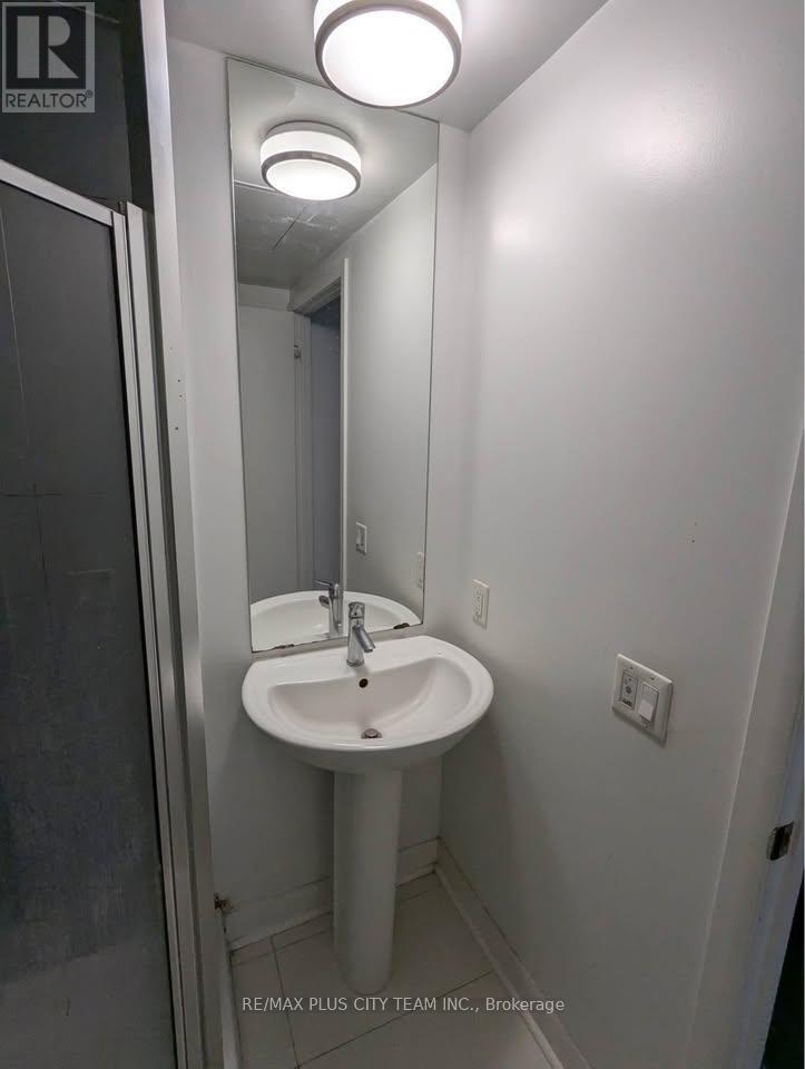 502 - 375 King Street W, Toronto, ON - Indoor Photo Showing Bathroom