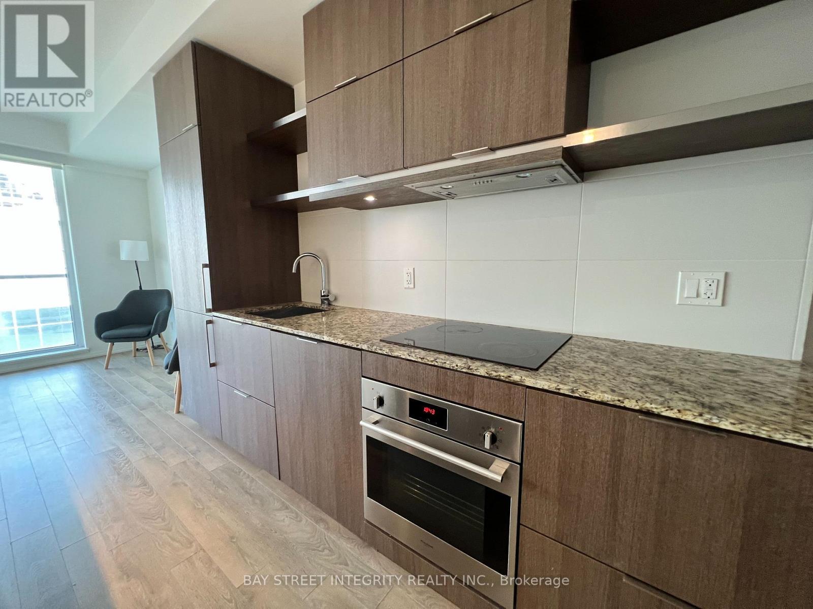 2406 - 197 Yonge Street, Toronto, ON - Indoor Photo Showing Kitchen