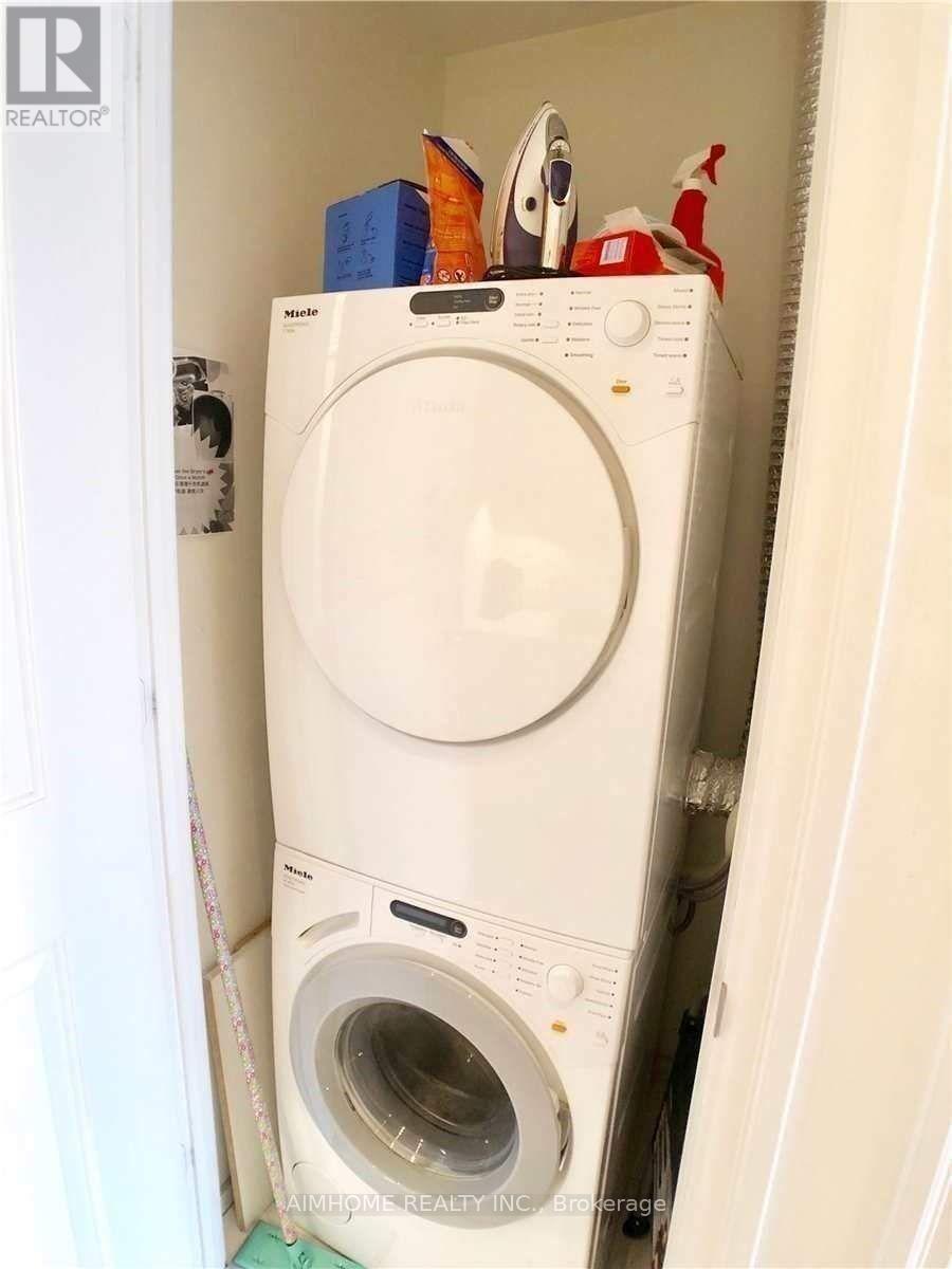 903 - 8 The Esplanade Boulevard, Toronto, ON - Indoor Photo Showing Laundry Room