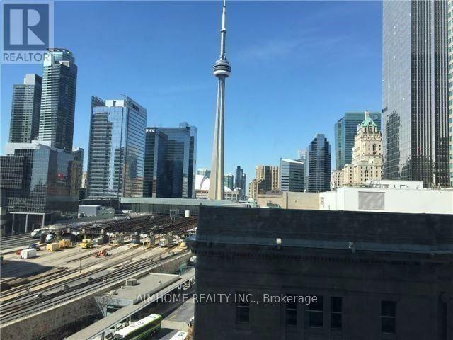 903 - 8 The Esplanade Boulevard, Toronto, ON - With Facade
