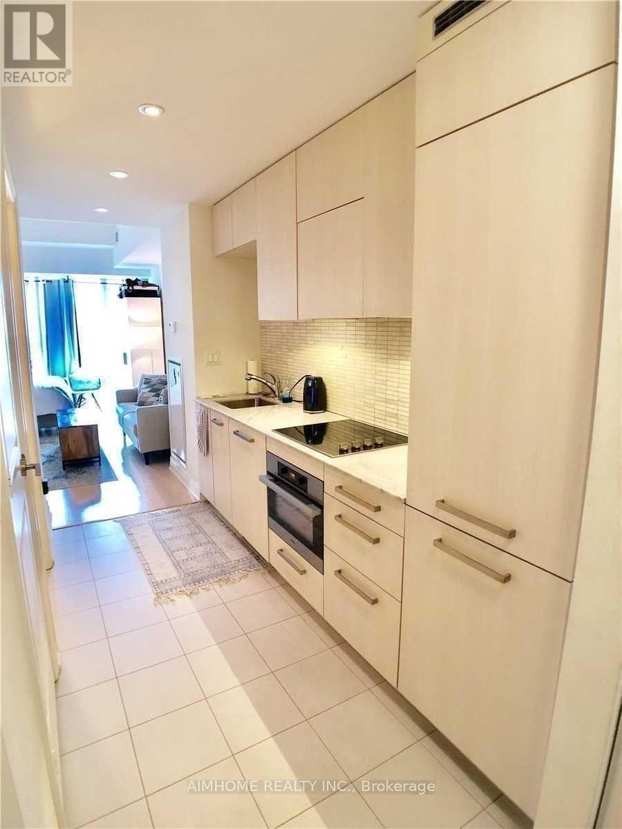 903 - 8 The Esplanade Boulevard, Toronto, ON - Indoor Photo Showing Kitchen With Upgraded Kitchen