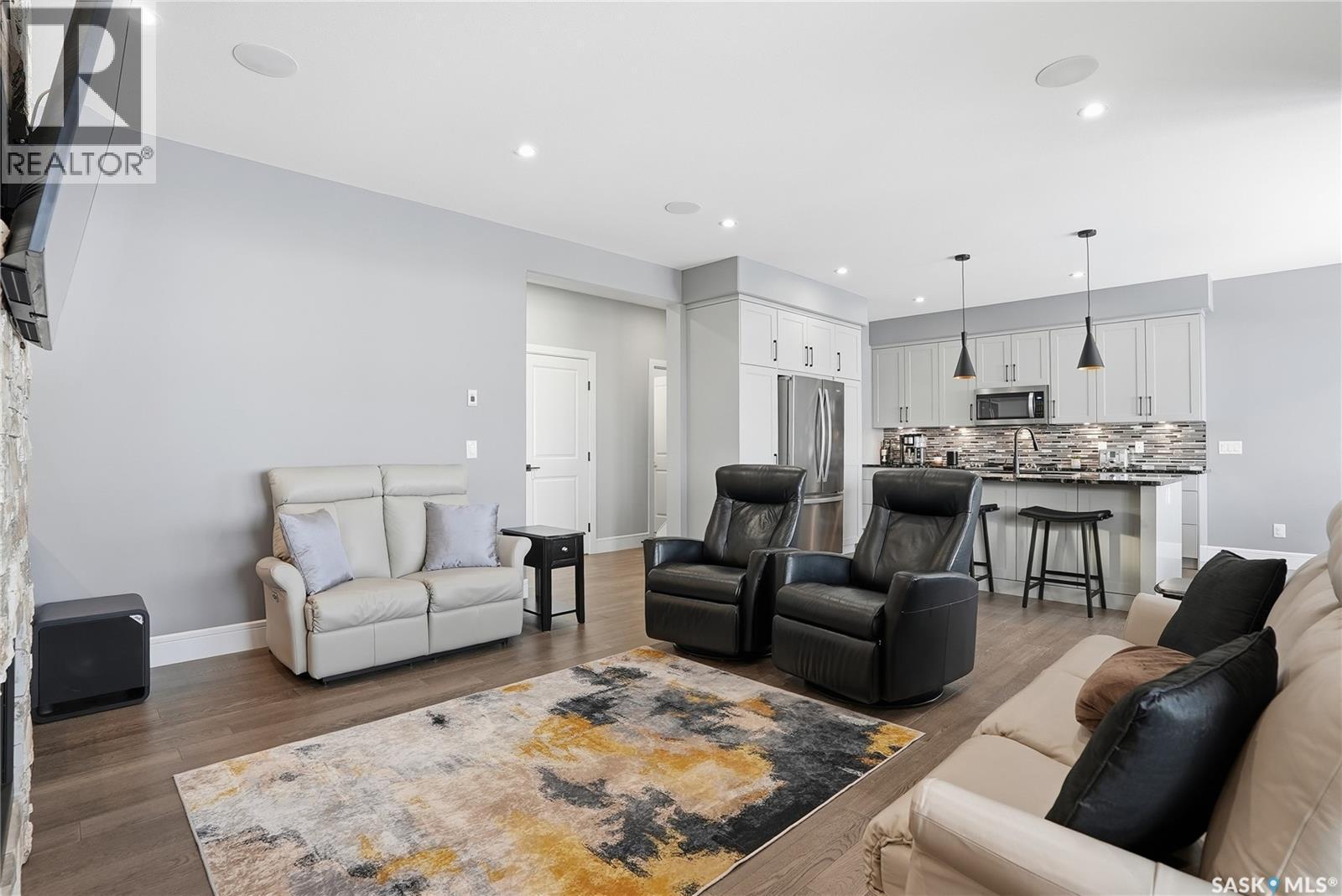 359 Mahabir Court, Saskatoon, SK - Indoor Photo Showing Living Room