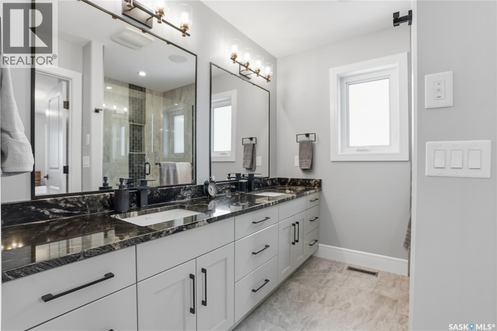 359 Mahabir Court, Saskatoon, SK - Indoor Photo Showing Bathroom