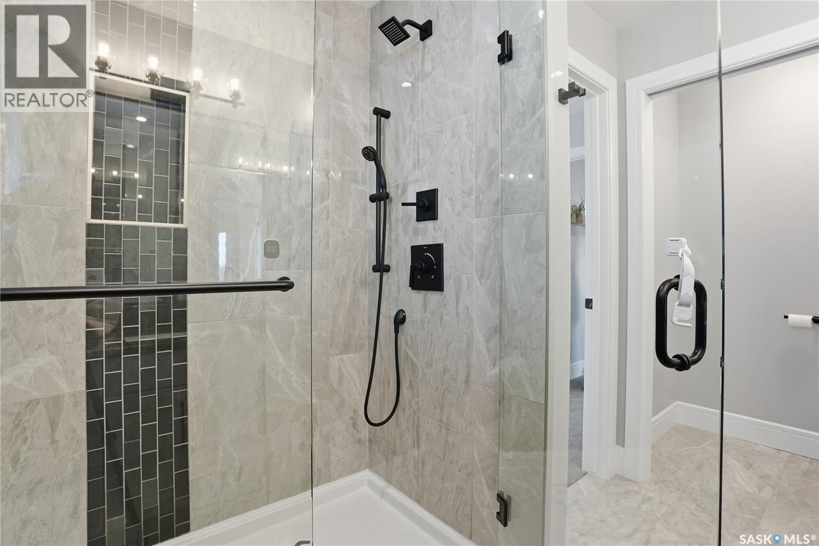 359 Mahabir Court, Saskatoon, SK - Indoor Photo Showing Bathroom