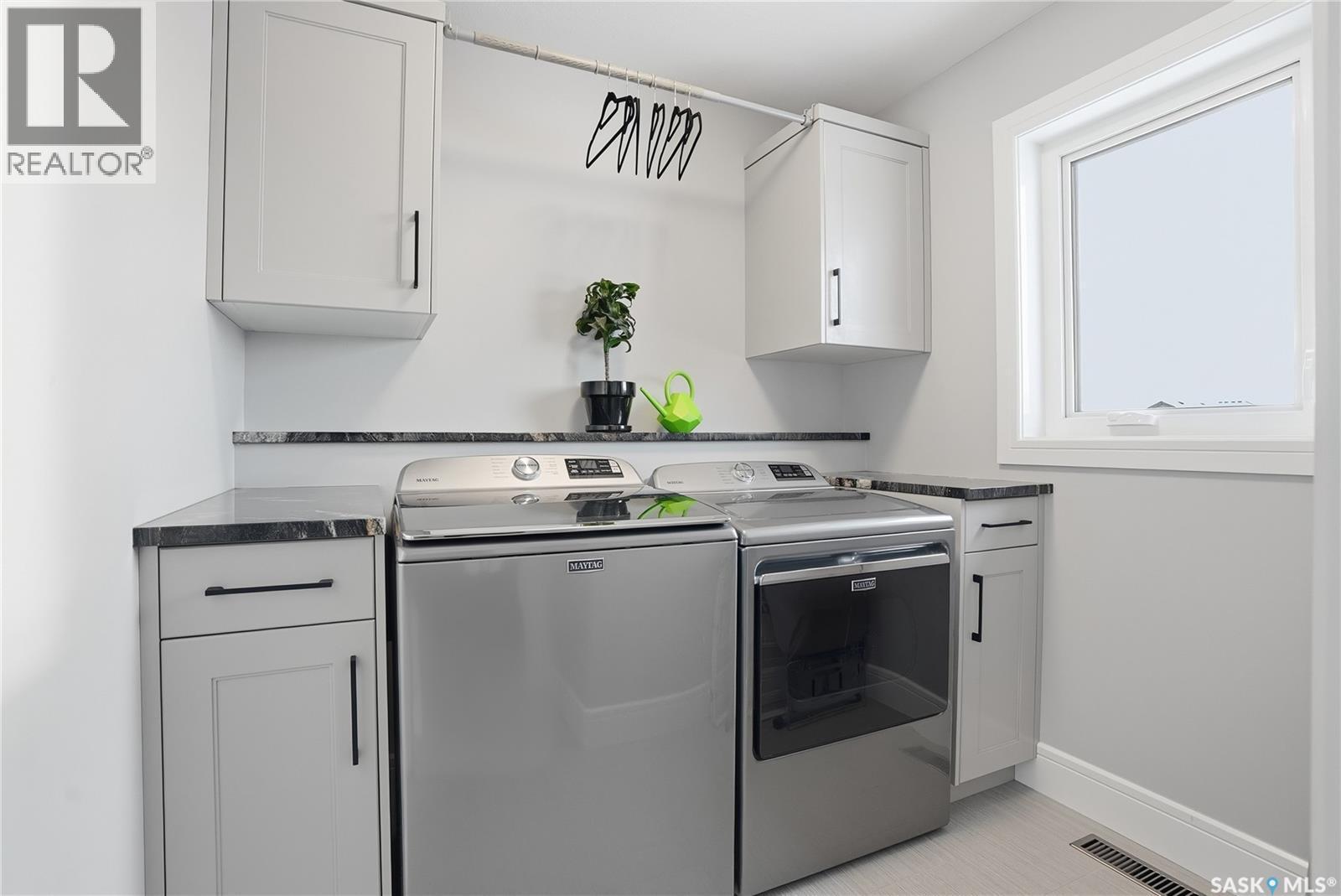 359 Mahabir Court, Saskatoon, SK - Indoor Photo Showing Laundry Room
