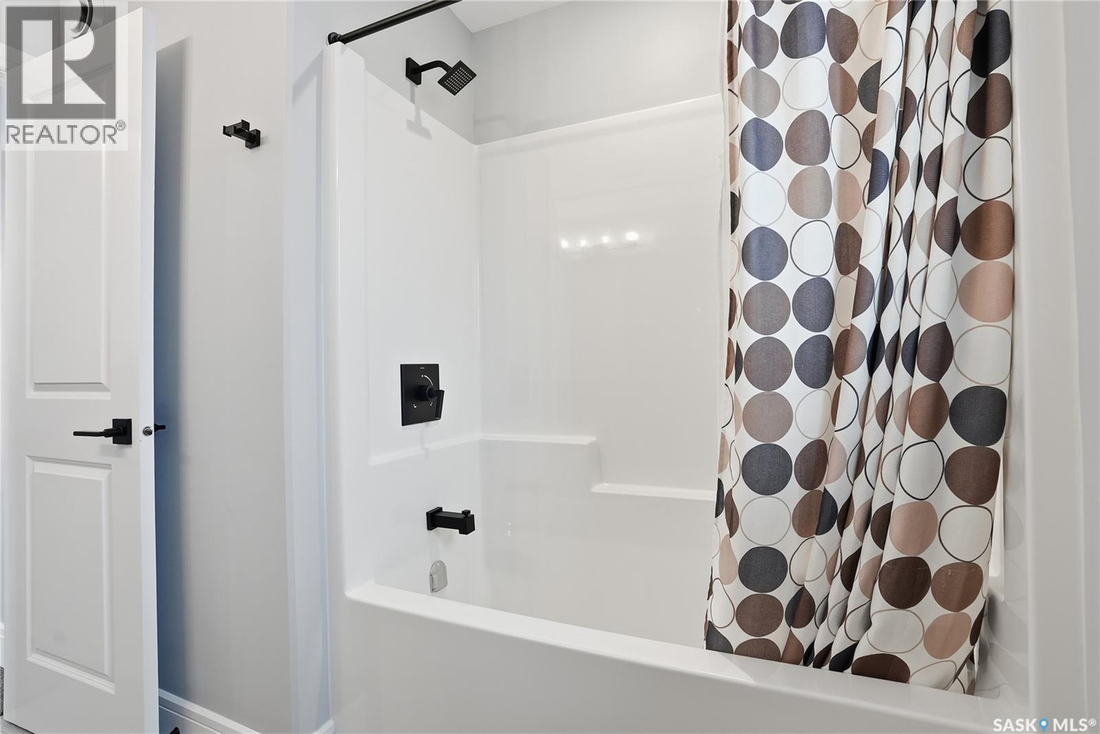 359 Mahabir Court, Saskatoon, SK - Indoor