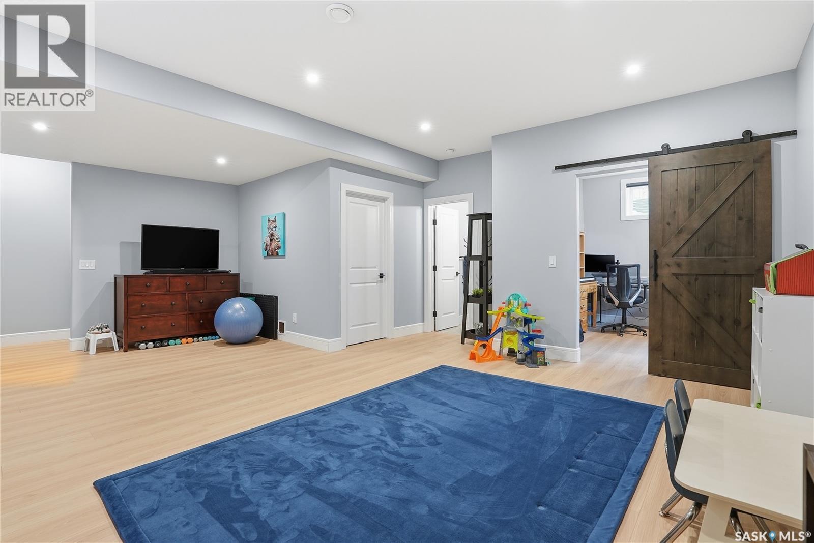 359 Mahabir Court, Saskatoon, SK - Indoor