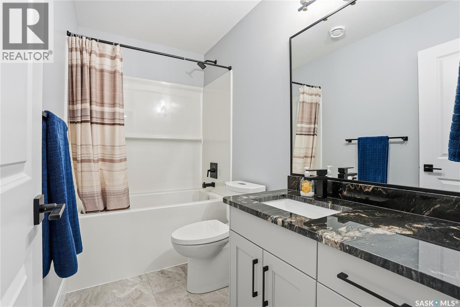 359 Mahabir Court, Saskatoon, SK - Indoor Photo Showing Bathroom