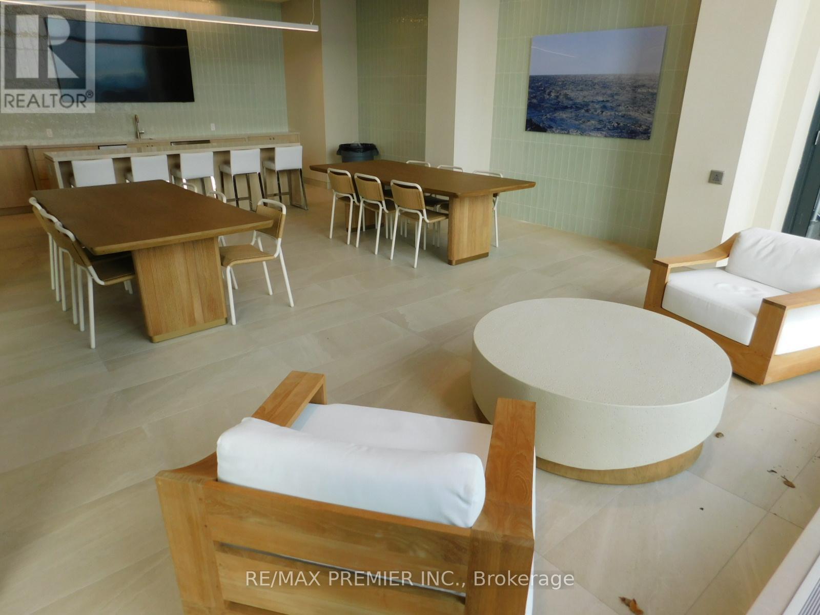 Pool Lounge - 2001 - 8960 Jane Street, Vaughan, ON - Indoor Photo Showing Dining Room