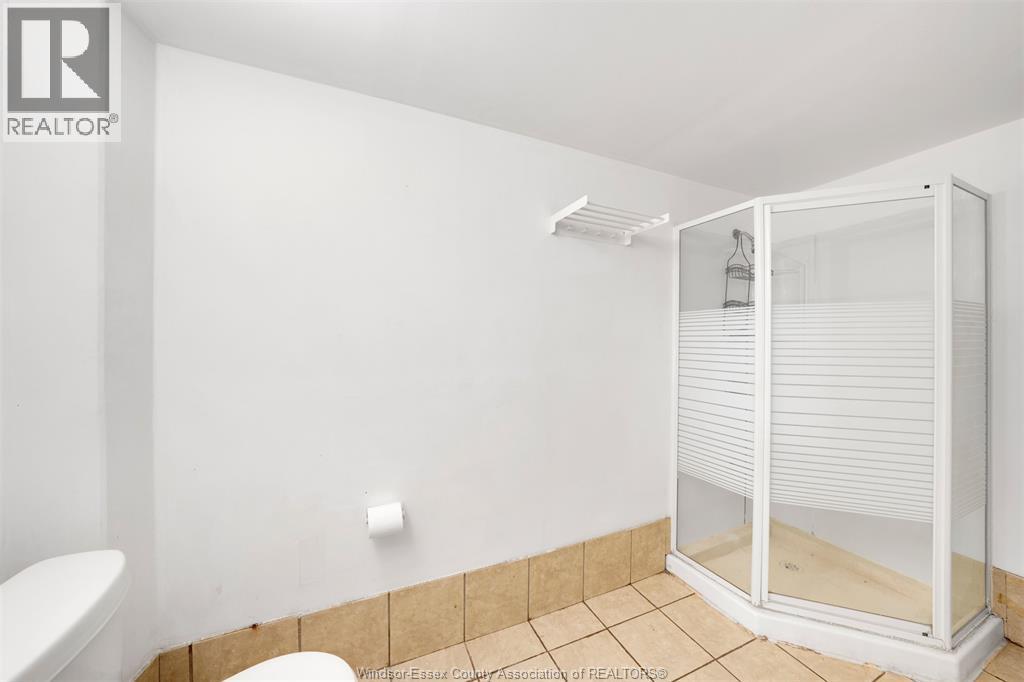 764 Windsor Avenue, Windsor, ON - Indoor Photo Showing Bathroom