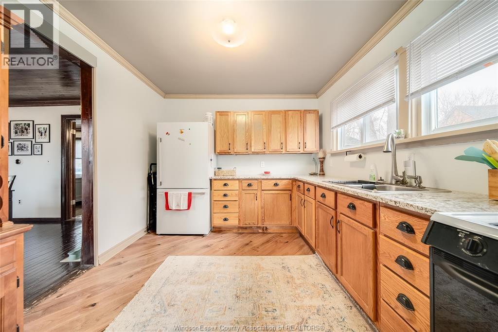 8 Sarah Street, Thamesville, ON - Indoor Photo Showing Kitchen With Double Sink