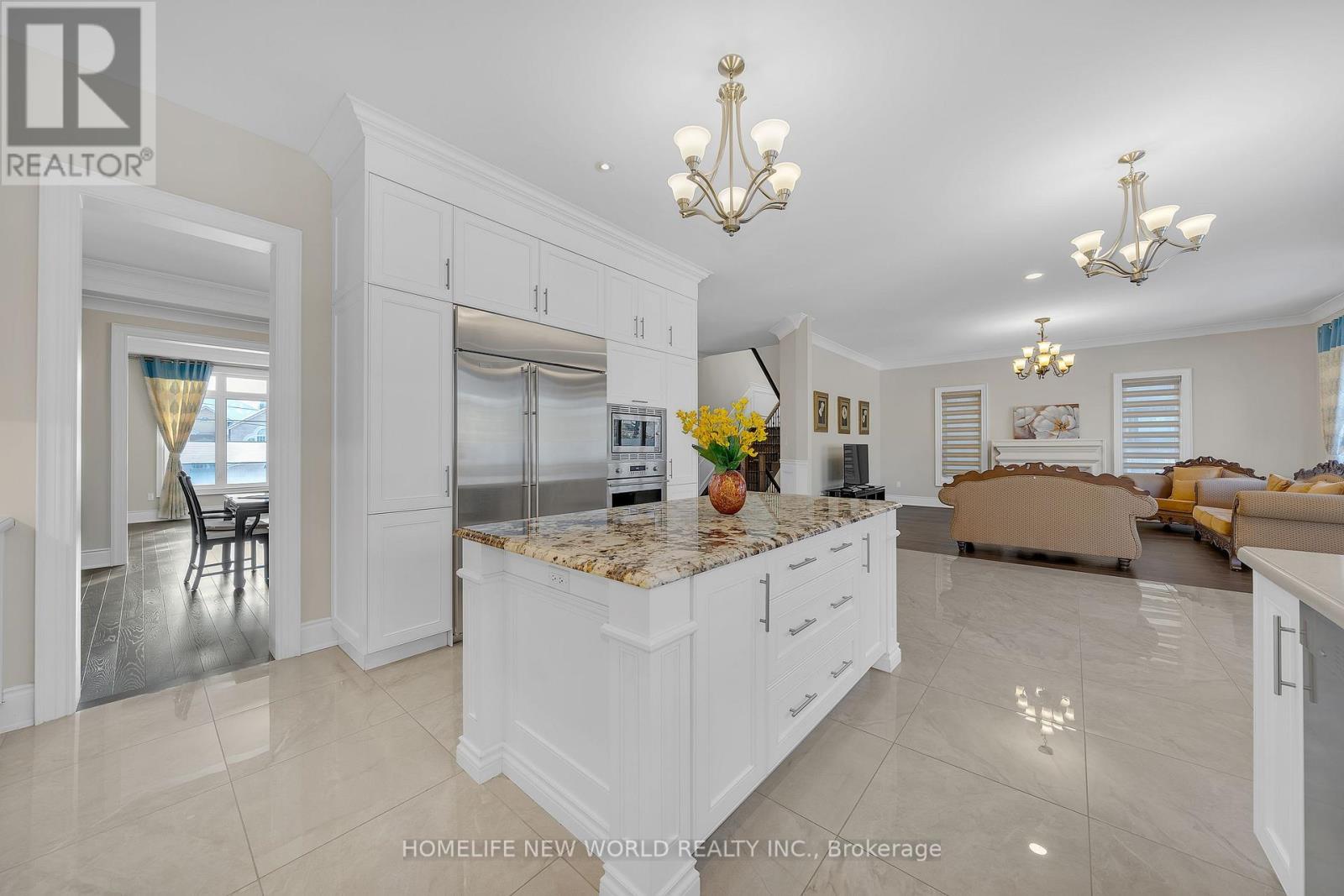10 Stancroft Drive, Richmond Hill, ON - Indoor Photo Showing Kitchen With Upgraded Kitchen