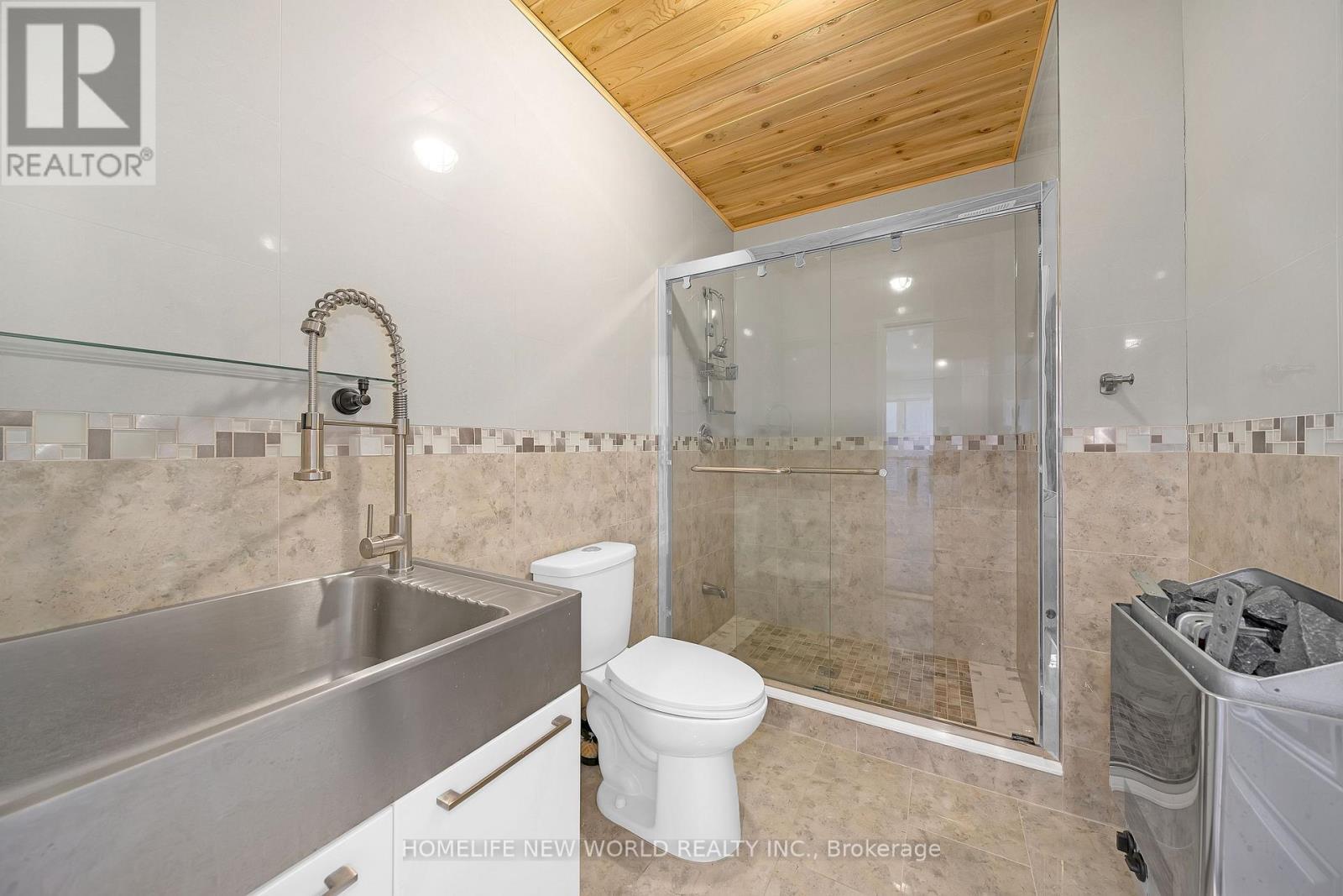 10 Stancroft Drive, Richmond Hill, ON - Indoor Photo Showing Bathroom