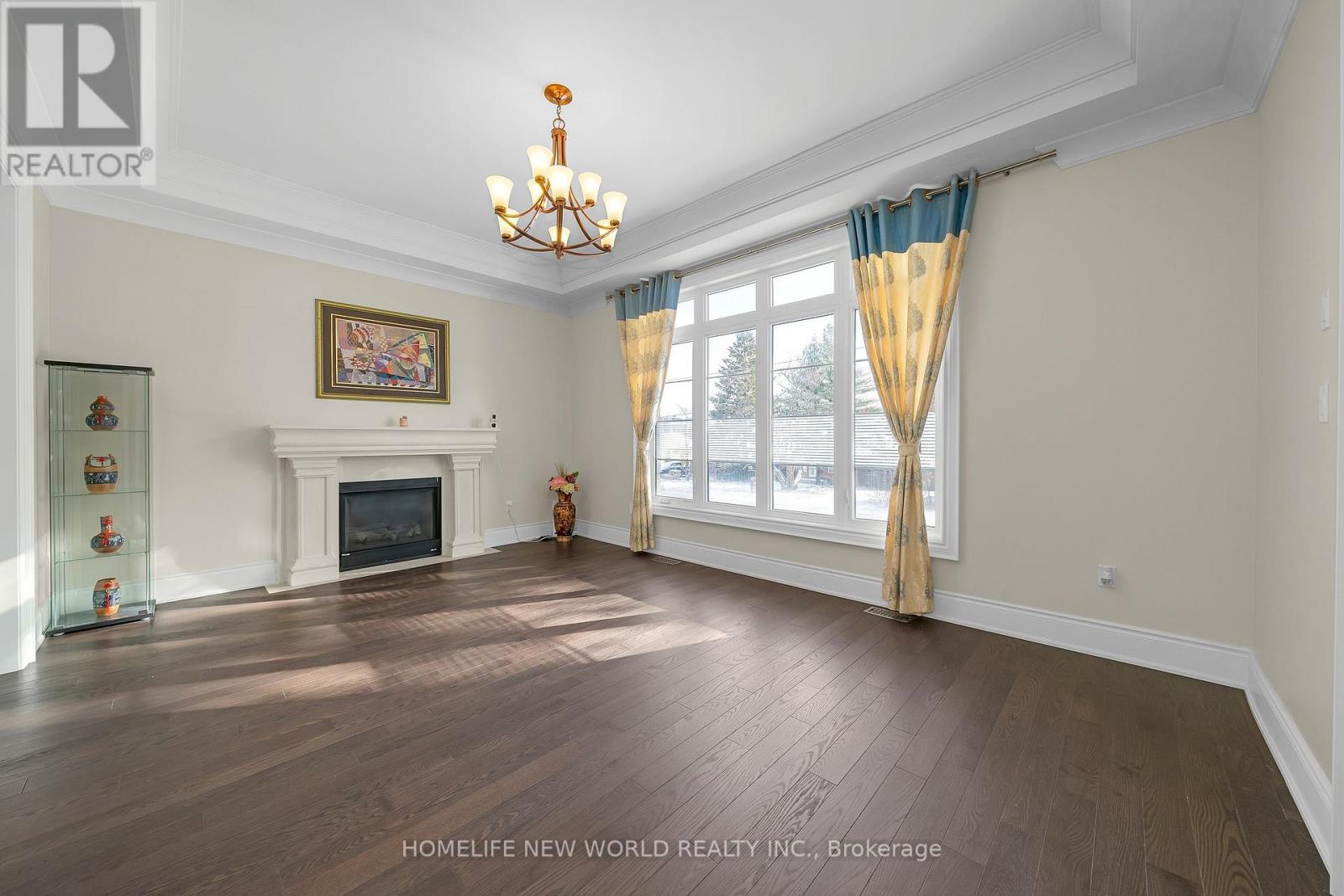 10 Stancroft Drive, Richmond Hill, ON - Indoor With Fireplace
