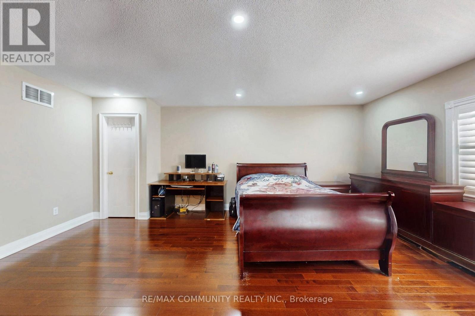 10 Oxfordshire Street, Markham, ON - Indoor