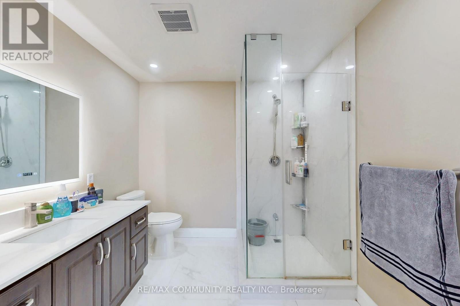 10 Oxfordshire Street, Markham, ON - Indoor Photo Showing Bathroom