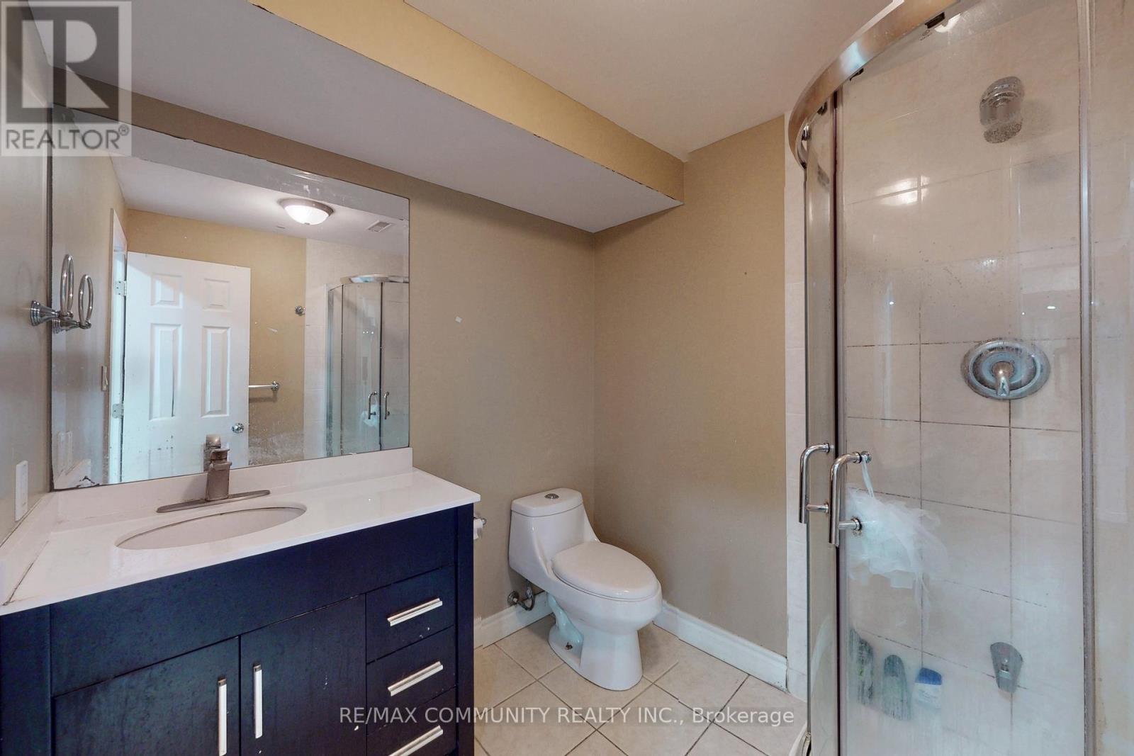 10 Oxfordshire Street, Markham, ON - Indoor Photo Showing Bathroom