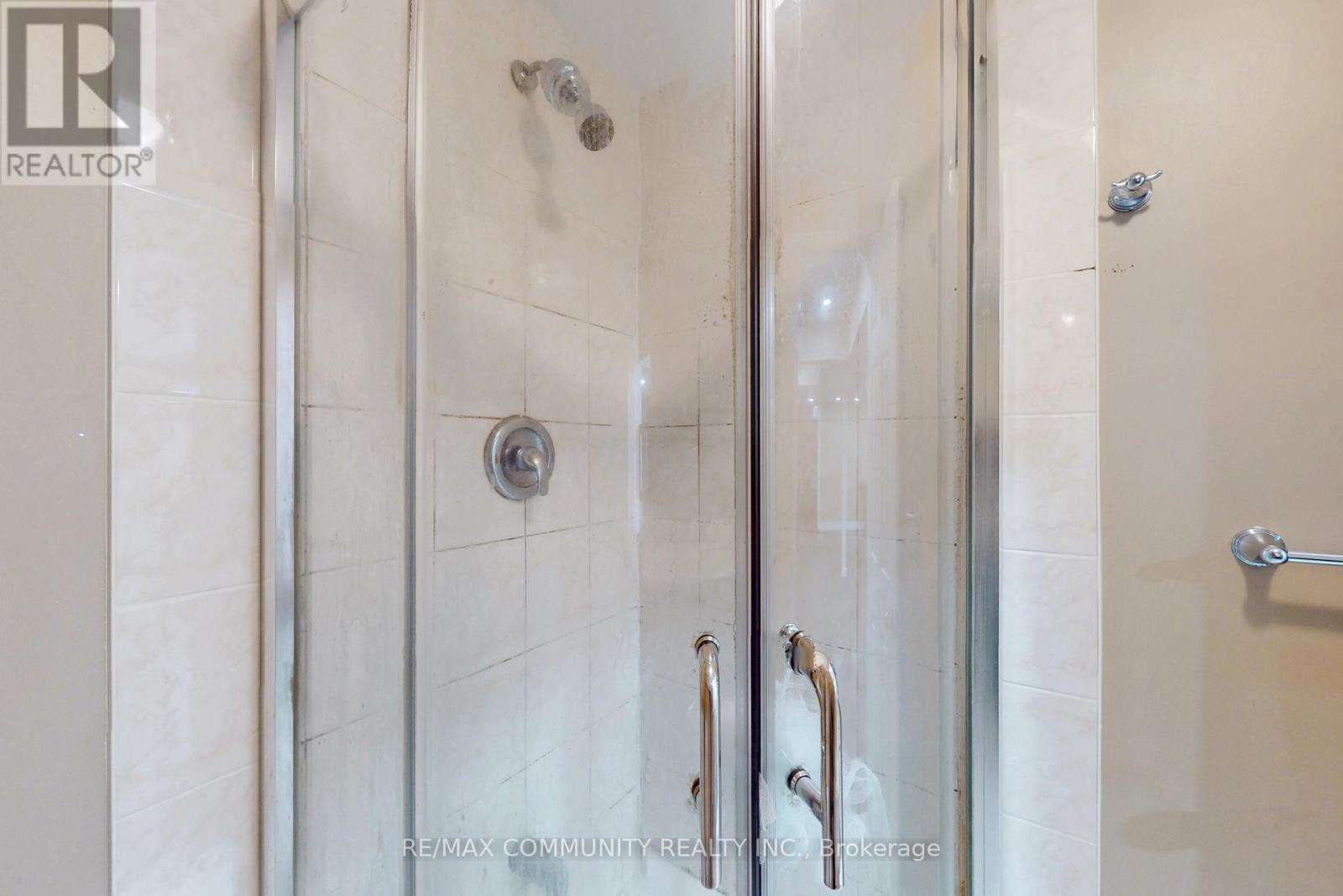 10 Oxfordshire Street, Markham, ON - Indoor Photo Showing Bathroom