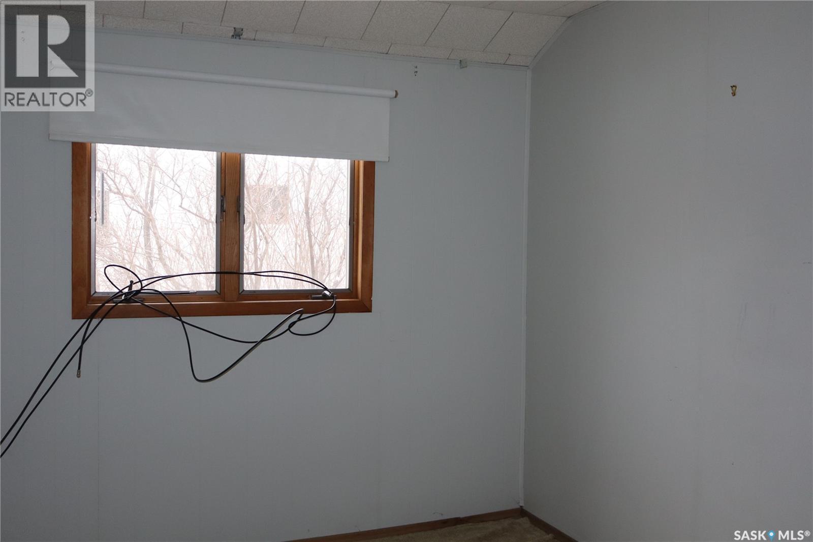 102 1St Avenue E, Coronach, SK - Indoor Photo Showing Other Room